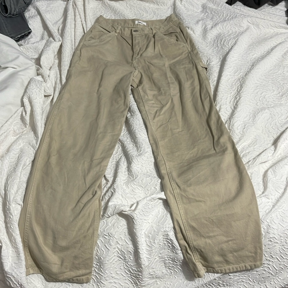 Tan Garage cargo plants